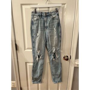 Hollister Ultra High Rise Destroyed Mom Jeans sz 00 23/27